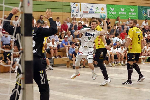 08.08.2026, xovx, Handball Lindencup, HSG Wetzlar - HSC 2000 Coburg v.l. Petros Boukovinas (HSC Coburg), Niklas Theiß (HSG Wetzlar), Sven Wesseling (HSC Coburg), Bartlomiej Bis (HSC Coburg) Linden Stadthalle Hessen Deutschland (DE) *** August 8, 2026, xovx, Lindencup Handball, HSG Wetzlar vs. HSC 2000 Coburg, left: Petros Boukovinas, HSC Coburg, Niklas Theiß, HSG Wetzlar; Sven Wesseling, HSC Coburg; Bartlomiej Bis, HSC Coburg; Linden Stadthalle, Hesse, Germany, DE
