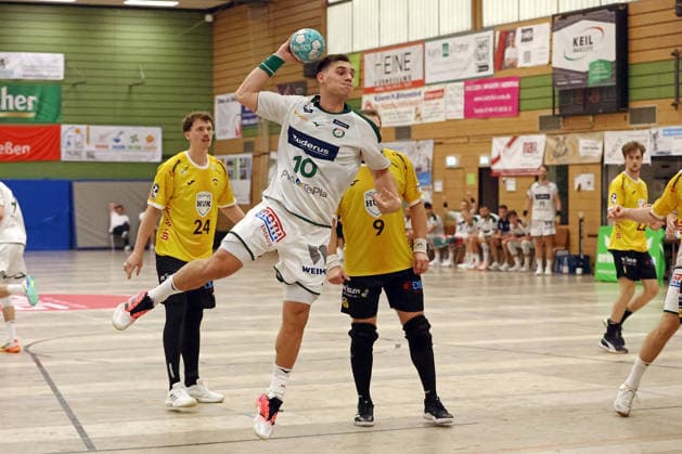 08.08.2026, xovx, Handball Lindencup, HSG Wetzlar - HSC 2000 Coburg v.l. Sven Wesseling (HSC Coburg), Josip Simic (HSG Wetzlar), Bartlomiej Bis (HSC Coburg) Linden Stadthalle Hessen Deutschland (DE) *** August 8, 2026, xovx, Lindencup Handball Tournament, HSG Wetzlar vs. HSC 2000 Coburg; Sven Wesseling (HSC Coburg), Josip Simic (HSG Wetzlar), Bartlomiej Bis (HSC Coburg); Linden Stadthalle, Hesse, Germany, DE