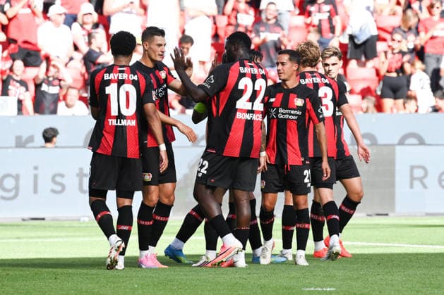 Jubel Leverkusen, Torschütze Patrik Schick (Bayer 04 Leverkusen), 2. v.li., wird von seinen Mitspielern gefeiert, mitte Victor Boniface (Bayer 04 Leverkusen) 08.08.2026, Fussball 1. Bundesliga, Saison 2026 2027, Testspiel, Bayer 04 Leverkusen - FC Sevilla 2:1 Leverkusen BayArena Nordrhein Westfalen Deutschland *** Celebration in Leverkusen: Goal scorer Patrik Schick of Bayer 04 Leverkusen (second from left) is celebrated by his teammates; in the center is Victor Boniface of Bayer 04 Leverkusen, August 8, 2026, Soccer, Bundesliga 1, 2026–2027 season, friendly match, Bayer 04 Leverkusen vs. FC Sevilla, 2–1, Leverkusen, BayArena, North Rhine-Westphalia, Germany Team2