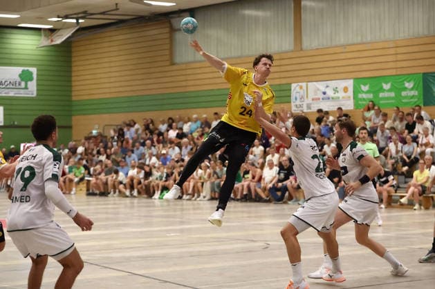08.08.2026, xovx, Handball Lindencup, HSG Wetzlar - HSC 2000 Coburg v.l. Doruk Pehlivan (HSG Wetzlar), Sven Wesseling (HSC Coburg), Jona Schoch (HSG Wetzlar), Petter Överby (HSG Wetzlar) Linden Stadthalle Hessen Deutschland (DE) *** August 8, 2026, xovx, Lindencup Handball Tournament, HSG Wetzlar vs. HSC 2000 Coburg; Doruk Pehlivan (HSG Wetzlar), Sven Wesseling (HSC Coburg), Jona Schoch (HSG Wetzlar), Petter Överby (HSG Wetzlar), Linden Stadthalle, Hesse, Germany, DE