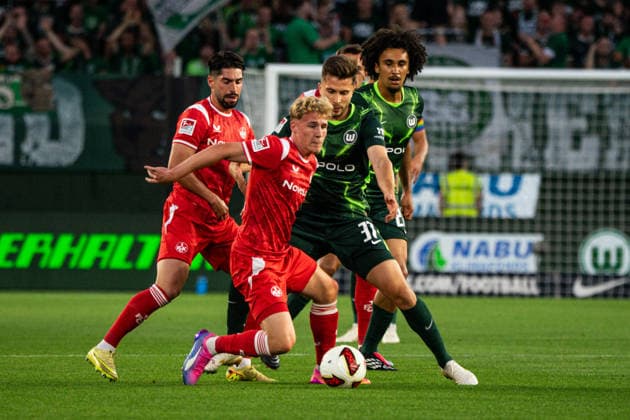 Mika Haas (Kaiserslautern, 22) im Zweikampf mit Elvis Rexhbecaj (VFL Wolfsburg, 37) 08.08.2026, VFL Wolfsburg vs 1. FC Kaiserslautern, Fussball, 2. Bundesliga, Volkswagen Arena, Wolfsburg DFL regulations prohibit any use of photographs as image sequences and or quasi-video. *** Mika Haas (Kaiserslautern), 22, in a tackle with Elvis Rexhbecaj (VFL Wolfsburg), 37, August 8, 2026, VFL Wolfsburg vs. 1. FC Kaiserslautern, Soccer, 2. Bundesliga, Volkswagen Arena, Wolfsburg. DFL regulations prohibit any use of photographs as image sequences and or quasi-video. Copyright: HMBxMedia xFinnxWeidmann