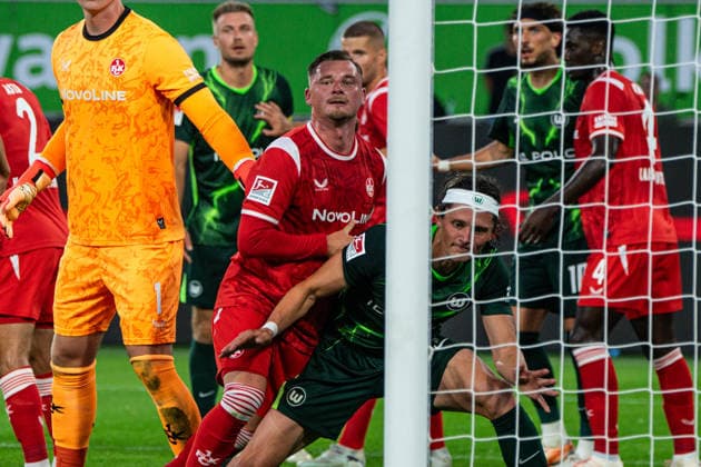 Marlon Ritter (Kaiserslautern, 7) im Zweikampf mit Fabian Reese (VFL Wolfsburg, 11) 08.08.2026, VFL Wolfsburg vs 1. FC Kaiserslautern, Fussball, 2. Bundesliga, Volkswagen Arena, Wolfsburg DFL regulations prohibit any use of photographs as image sequences and or quasi-video. *** Marlon Ritter (Kaiserslautern), No. 7, in a tackle with Fabian Reese (VFL Wolfsburg), No. 11, August 8, 2026, VFL Wolfsburg vs. 1 FC Kaiserslautern, Soccer, 2. Bundesliga, Volkswagen Arena, Wolfsburg. DFL regulations prohibit any use of photographs as image sequences and or quasi-video. Copyright: HMBxMedia xFinnxWeidmann