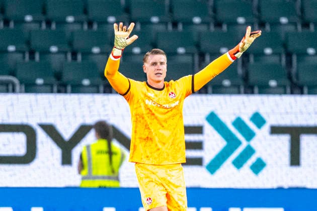 08.08.2026: Fußball, 2. Bundesliga: VfL Wolfsburg - 1. FC Kaiserslautern, 1. Spieltag in der Volkswagen Arena. Torwart Julian Krahl (1. FC Kaiserslautern) WICHTIGER HINWEIS: Gemäß den Vorgaben der DFL und des DFB ist es untersagt, in dem Stadion und oder vom Spiel angefertigte Fotoaufnahmen in Form von Sequenzbildern und oder videoähnlichen Fotostrecken zu verwerten bzw. verwerten zu lassen. *** August 8, 2026 Soccer, 2. Bundesliga: VfL Wolfsburg vs. 1. FC Kaiserslautern, Matchday 1 at the Volkswagen Arena; Goalkeeper Julian Krahl, 1. FC Kaiserslautern IMPORTANT NOTICE: In accordance with the guidelines of the DFL and the DFB, it is prohibited to use or allow the use of photographs taken in the stadium and or during the match in the form of sequential images and or video-like photo sequences Copyright: xDavidxInderliedx