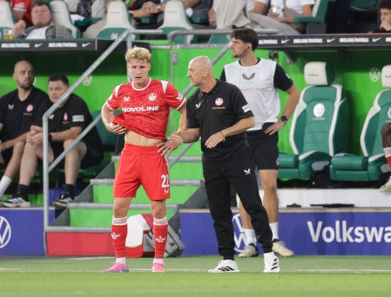 Mika Haas (1.FC Kaiserslautern), Trainer Torsten Lieberknecht (1.FC Kaiserslautern) Fussball, Herren, Saison 2026 2027, 2.Liga, Volkswagenarena, VfL Wolfsburg gegen 1.FC Kaiserslautern DFL REGULATIONS PROHIBIT ANY USE OF PHOTOGRAPHS AS IMAGE SEQUENCES AND OR QUASI-VIDEO. *** Mika Haas, 1. FC Kaiserslautern; Coach Torsten Lieberknecht, 1. FC Kaiserslautern Soccer, Men s, 2026–2027 Season, 2. Bundesliga, Volkswagen Arena, VfL Wolfsburg vs. 1 FC Kaiserslautern DFL REGULATIONS PROHIBIT ANY USE OF PHOTOGRAPHS AS IMAGE SEQUENCES AND OR QUASI-VIDEO