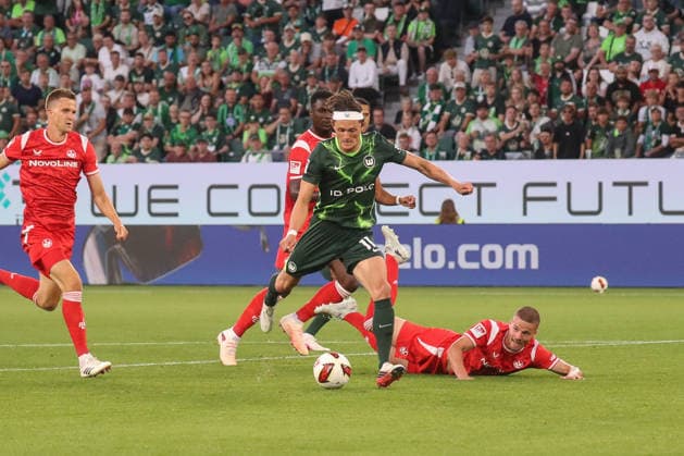08.08.2026, xgox, Fussball, 2. Bundesliga, VfL Wolfsburg - 1. FC Kaiserslautern v.l. Fabian Reese (Wolfsburg, 11) schiesst den Ball aufs Tor, Torschuss, Schuss (DFL DFB REGULATIONS PROHIBIT ANY USE OF PHOTOGRAPHS as IMAGE SEQUENCES and or QUASI-VIDEO) Wolfsburg *** August 8, 2026, xgox, Soccer, 2. Bundesliga, VfL Wolfsburg 1 FC Kaiserslautern v l Fabian Reese Wolfsburg, 11 shoots the ball toward the goal, shot on goal, shot DFL DFB REGULATIONS PROHIBIT ANY USE OF PHOTOGRAPHS as IMAGE SEQUENCES and or QUASI-VIDEO Wolfsburg
