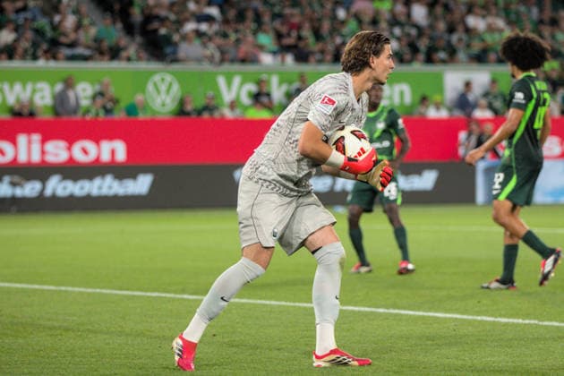 08.08.2026 Fußball Herren 2026 2027 2. Bundesliga 1. Spieltag VfL Wolfsburg - 1. FC Kaiserslautern Volkswagen Arena Wolfsburg Jakub Zielinski (Wolfsburg, 30, grau) am Ball. Wolfsburg Niedersachsen Deutschland *** August 8, 2026 Men s Soccer 2026–2027 2. Bundesliga Matchday 1 VfL Wolfsburg 1 FC Kaiserslautern Volkswagen Arena, Wolfsburg Jakub Zielinski, Wolfsburg, 30, in gray with the ball Wolfsburg, Lower Saxony, Germany
