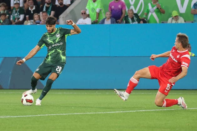 08.08.2026, xgox, Fussball, 2. Bundesliga, VfL Wolfsburg - 1. FC Kaiserslautern v.l. Muhammed Damar (Wolfsburg, 20) schiesst den Ball aufs Tor, Torschuss, Schuss (DFL DFB REGULATIONS PROHIBIT ANY USE OF PHOTOGRAPHS as IMAGE SEQUENCES and or QUASI-VIDEO) Wolfsburg *** August 8, 2026, xgox, Soccer, 2. Bundesliga, VfL Wolfsburg 1 FC Kaiserslautern v l Muhammed Damar Wolfsburg, 20 shoots the ball toward the goal, shot on goal, shot DFL DFB REGULATIONS PROHIBIT ANY USE OF PHOTOGRAPHS as IMAGE SEQUENCES and or QUASI-VIDEO Wolfsburg