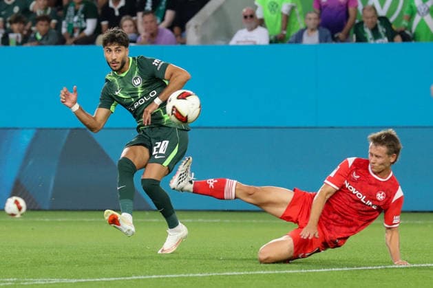 08.08.2026, xgox, Fussball, 2. Bundesliga, VfL Wolfsburg - 1. FC Kaiserslautern v.l. Muhammed Damar (Wolfsburg, 20) schiesst den Ball aufs Tor, Torschuss, Schuss (DFL DFB REGULATIONS PROHIBIT ANY USE OF PHOTOGRAPHS as IMAGE SEQUENCES and or QUASI-VIDEO) Wolfsburg *** August 8, 2026, xgox, Soccer, 2. Bundesliga, VfL Wolfsburg 1 FC Kaiserslautern v l Muhammed Damar Wolfsburg, 20 shoots the ball toward the goal, shot on goal, shot DFL DFB REGULATIONS PROHIBIT ANY USE OF PHOTOGRAPHS as IMAGE SEQUENCES and or QUASI-VIDEO Wolfsburg