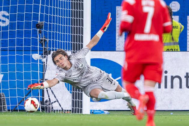 08.08.2026: Fußball, 2. Bundesliga: VfL Wolfsburg - 1. FC Kaiserslautern, 1. Spieltag in der Volkswagen Arena. Torwart Jakub Zielinski (VfL Wolfsburg) pariert einen Schuss. WICHTIGER HINWEIS: Gemäß den Vorgaben der DFL und des DFB ist es untersagt, in dem Stadion und oder vom Spiel angefertigte Fotoaufnahmen in Form von Sequenzbildern und oder videoähnlichen Fotostrecken zu verwerten bzw. verwerten zu lassen. *** August 8, 2026 Soccer, 2. Bundesliga: VfL Wolfsburg vs. 1. FC Kaiserslautern, Matchday 1 at the Volkswagen Arena. Goalkeeper Jakub Zielinski of VfL Wolfsburg saves a shot. IMPORTANT NOTICE: In accordance with DFL and DFB regulations, it is prohibited to use or allow the use of photographs taken in the stadium and or during the match in the form of sequential images and or video-like photo series Copyright: xDavidxInderliedx