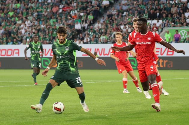 08.08.2026, xgox, Fussball, 2. Bundesliga, VfL Wolfsburg - 1. FC Kaiserslautern v.l. Muhammed Damar (Wolfsburg, 20) Maxwell Gyamfi (Kaiserslautern, 4) Zweikampf, Duell, Kampf, tackle (DFL DFB REGULATIONS PROHIBIT ANY USE OF PHOTOGRAPHS as IMAGE SEQUENCES and or QUASI-VIDEO) Wolfsburg *** August 8, 2026, xgox, Soccer, 2. Bundesliga, VfL Wolfsburg 1 FC Kaiserslautern v l Muhammed Damar (Wolfsburg), 20 Maxwell Gyamfi (Kaiserslautern), 4 Tackle, Duel, Battle, DFL DFB REGULATIONS PROHIBIT ANY USE OF PHOTOGRAPHS AS IMAGE SEQUENCES AND OR QUASI-VIDEO Wolfsburg