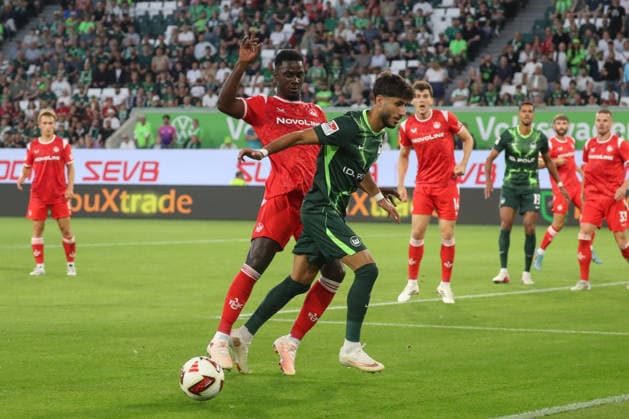 08.08.2026, xgox, Fussball, 2. Bundesliga, VfL Wolfsburg - 1. FC Kaiserslautern v.l. Maxwell Gyamfi (Kaiserslautern, 4) Muhammed Damar (Wolfsburg, 20) Zweikampf, Duell, Kampf, tackle (DFL DFB REGULATIONS PROHIBIT ANY USE OF PHOTOGRAPHS as IMAGE SEQUENCES and or QUASI-VIDEO) Wolfsburg *** August 8, 2026, xgox, Soccer, 2. Bundesliga, VfL Wolfsburg 1 FC Kaiserslautern v l Maxwell Gyamfi Kaiserslautern, 4 Muhammed Damar Wolfsburg, 20 tackle, duel, battle, DFL DFB REGULATIONS PROHIBIT ANY USE OF PHOTOGRAPHS as IMAGE SEQUENCES and or QUASI-VIDEO Wolfsburg