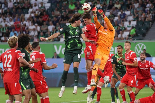 08.08.2026, xgox, Fussball, 2. Bundesliga, VfL Wolfsburg - 1. FC Kaiserslautern v.l. Fraser Hornby (Wolfsburg, 10) Jacob Rasmussen (Kaiserslautern, 14) Kamil Grabara (Wolfsburg, 1) Zweikampf, Duell, Kampf, tackle (DFL DFB REGULATIONS PROHIBIT ANY USE OF PHOTOGRAPHS as IMAGE SEQUENCES and or QUASI-VIDEO) Wolfsburg *** August 8, 2026, xgox, Soccer, 2. Bundesliga, VfL Wolfsburg 1 FC Kaiserslautern v l Fraser Hornby (Wolfsburg), 10 Jacob Rasmussen (Kaiserslautern), 14 Kamil Grabara (Wolfsburg), 1 tackle, duel, battle, DFL DFB REGULATIONS PROHIBIT ANY USE OF PHOTOGRAPHS as IMAGE SEQUENCES and or QUASI-VIDEO Wolfsburg