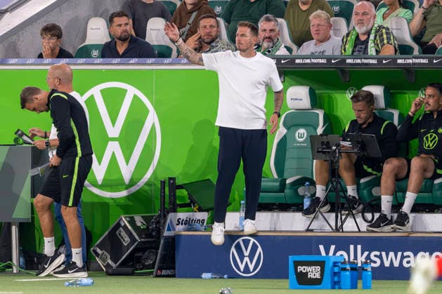 08.08.2026: Fußball, 2. Bundesliga: VfL Wolfsburg - 1. FC Kaiserslautern, 1. Spieltag in der Volkswagen Arena. Trainer Tobias Strobl (VfL Wolfsburg) reagiert. WICHTIGER HINWEIS: Gemäß den Vorgaben der DFL und des DFB ist es untersagt, in dem Stadion und oder vom Spiel angefertigte Fotoaufnahmen in Form von Sequenzbildern und oder videoähnlichen Fotostrecken zu verwerten bzw. verwerten zu lassen. *** August 8, 2026 Soccer, 2. Bundesliga: VfL Wolfsburg vs. 1. FC Kaiserslautern, Matchday 1 at the Volkswagen Arena. Coach Tobias Strobl, VfL Wolfsburg, responds. IMPORTANT NOTICE: In accordance with DFL and DFB regulations, it is prohibited to use or allow the use of photographs taken in the stadium and or during the match in the form of sequential images and or video-like photo sequences Copyright: xDavidxInderliedx