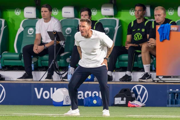 08.08.2026: Fußball, 2. Bundesliga: VfL Wolfsburg - 1. FC Kaiserslautern, 1. Spieltag in der Volkswagen Arena. Trainer Tobias Strobl (VfL Wolfsburg) reagiert. WICHTIGER HINWEIS: Gemäß den Vorgaben der DFL und des DFB ist es untersagt, in dem Stadion und oder vom Spiel angefertigte Fotoaufnahmen in Form von Sequenzbildern und oder videoähnlichen Fotostrecken zu verwerten bzw. verwerten zu lassen. *** August 8, 2026 Soccer, 2. Bundesliga: VfL Wolfsburg vs. 1. FC Kaiserslautern, Matchday 1 at the Volkswagen Arena. Coach Tobias Strobl, VfL Wolfsburg, responds. IMPORTANT NOTICE: In accordance with DFL and DFB regulations, it is prohibited to use or allow the use of photographs taken in the stadium and or during the match in the form of sequential images and or video-like photo sequences Copyright: xDavidxInderliedx