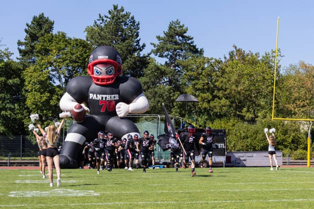 Einlauf Düsseldorf - Düsseldorf Panther vs Potsdam Royals Einlauf der Düsseldorf Panther - Düsseldorf Panther vs Potsdam Royals im Panther Stadion in Düsseldorf (Deutschland, Nordrhein Westfalen). American Football, 09. Spieltag der Effect Energy GFL Saison 2026. Endstand: 00:49 *** Pre-game Warm-up: Düsseldorf Panthers vs. Potsdam Royals Pre-game warm-up for the Düsseldorf Panthers Düsseldorf Panthers vs. Potsdam Royals at Panther Stadium in Düsseldorf, Germany, North Rhine-Westphalia American football, Week 9 of the 2026 Effect Energy GFL season Final score: 0–49