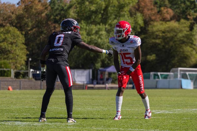 Keyshawn Smith Chando Ndongfack Düsseldorf Panther vs Potsdam Royals Keyshawn Smith Wide Receiver 15 Chando Ndongfack Defense Back 0 Düsseldorf Panther vs Potsdam Royals im Panther Stadion in Düsseldorf (Deutschland, Nordrhein Westfalen). American Football, 09. Spieltag der Effect Energy GFL Saison 2026. Endstand: 00:49 *** Keyshawn Smith, Chando Ndongfack, Düsseldorf Panthers vs. Potsdam Royals; Keyshawn Smith, Wide Receiver 15; Chando Ndongfack, Defensive Back 0; Düsseldorf Panthers vs. Potsdam Royals at Panther Stadium in Düsseldorf, Germany, North Rhine-Westphalia; American football, Matchday 9 of the Effect Energy GFL 2026 season. Final score: 0–49