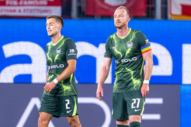 08.08.2026: Fußball, 2. Bundesliga: VfL Wolfsburg - 1. FC Kaiserslautern, 1. Spieltag in der Volkswagen Arena. Kilian Fischer (VfL Wolfsburg) (l-r) und Maximilian Arnold (VfL Wolfsburg) reagieren nach dem Schlusspfiff. WICHTIGER HINWEIS: Gemäß den Vorgaben der DFL und des DFB ist es untersagt, in dem Stadion und oder vom Spiel angefertigte Fotoaufnahmen in Form von Sequenzbildern und oder videoähnlichen Fotostrecken zu verwerten bzw. verwerten zu lassen. *** August 8, 2026 Soccer, 2. Bundesliga: VfL Wolfsburg 1, FC Kaiserslautern, Matchday 1 at the Volkswagen Arena: Kilian Fischer (VfL Wolfsburg, left) and Maximilian Arnold (VfL Wolfsburg) react after the final whistle. IMPORTANT NOTICE: In accordance with DFL and DFB regulations, it is prohibited to use or allow the use of photographs taken in the stadium and or during the match in the form of sequential images and or video-like photo sequences Copyright: xDavidxInderliedx