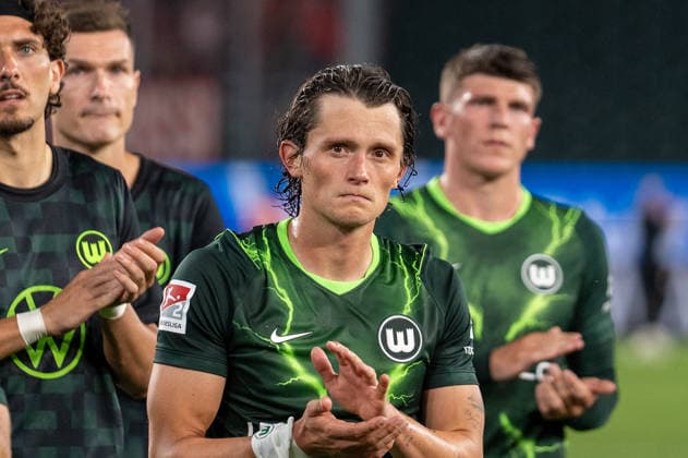 Deutschland: Fussball 2. Bundesliga, 1. Spieltag 2026 2027, VfL Wolfsburg - 1. FC Kaiserslautern am 08.08.2026 in Wolfsburg (Volkswagen-Arena): Fabian Reese (VfL Wolfsburg, 11) nach dem Abpfiff Gesichtsausdruck, Mimik, Emotionen Wolfsburg Volkswagen Arena Deutschland *** German Soccer 2. Bundesliga, Matchday 1, 2026–2027, VfL Wolfsburg vs. FC Kaiserslautern on August 8, 2026, at the Volkswagen Arena in Wolfsburg; Fabian Reese of VfL Wolfsburg, 11 minutes after the final whistle—facial expression, facial gestures, emotions—Volkswagen Arena, Wolfsburg, Germany Copyright: xSvenxHeidmannx
