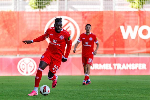 MAINZ, GERMANY - AUGUST 8: Danny da Costa (1. FSV Mainz 05, 21) runs with the ball during the exhibition game between 1. FSV Mainz 05 vs. FC Paris at Bruchweg Stadium in preparation for the Bundesliga season 2026 27 on August 8, 2026 in Mainz, Germany. Rhineland-Palatinate Germany Copyright: xStephanxHahnex