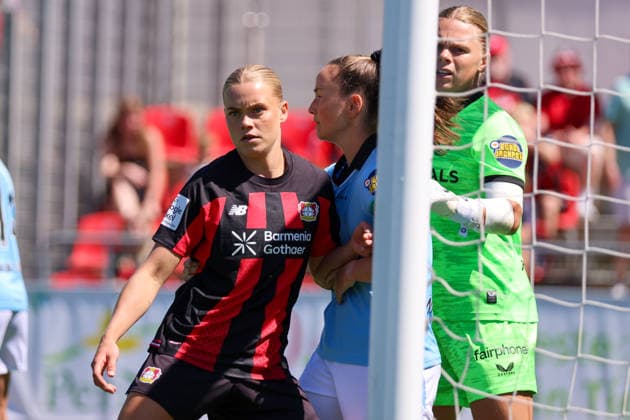 Leverkusen, Deutschland: 08.08.2026 - Saisoneröffnung Testspiel - Bayer Leverkusen Frauen vs. Feyenoord Rotterdam Frauen Im Bild: v.li. Cornelia Kramer (Leverkusen) *** Leverkusen, Germany, August 8, 2026 Season Opener: Friendly Match—Bayer Leverkusen Women vs. Feyenoord Rotterdam Women Pictured, from left: Cornelia Kramer, Leverkusen Copyright: HMBxMedia MadeleinexFantini