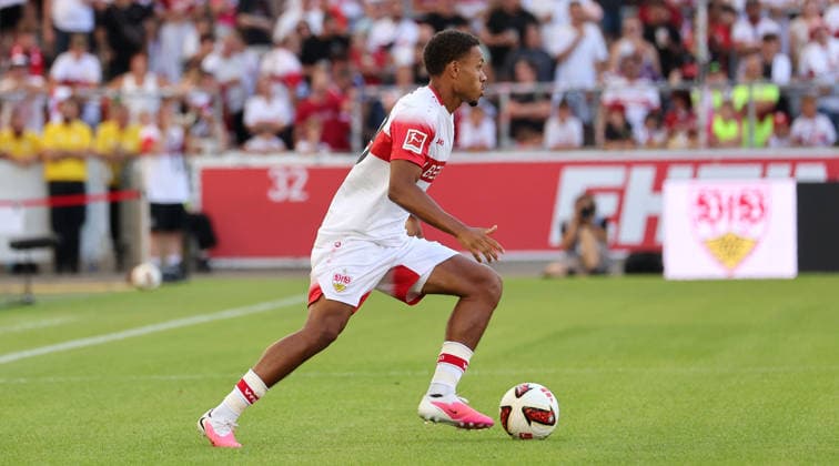 Stuttgart , VfB Stuttgart Saisoneröffnung VfB Stuttgart vs. Everton FC, Nikolas Nartey (VfB) *** Stuttgart, VfB Stuttgart Season Opener: VfB Stuttgart vs. Everton FC, Nikolas Nartey, VfB