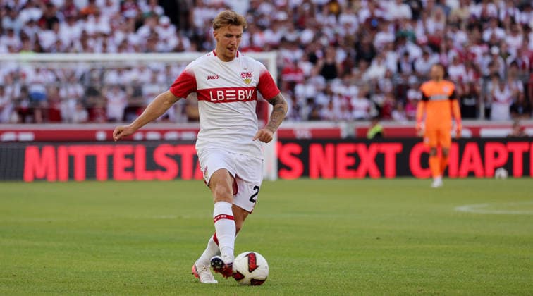 Stuttgart , VfB Stuttgart Saisoneröffnung VfB Stuttgart vs. Everton FC, Finn Jeltsch (VfB) *** Stuttgart, VfB Stuttgart Season Opener: VfB Stuttgart vs. Everton FC, Finn Jeltsch (VfB)