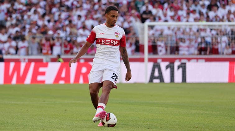 Stuttgart , VfB Stuttgart Saisoneröffnung VfB Stuttgart vs. Everton FC, Nikolas Nartey (VfB) *** Stuttgart, VfB Stuttgart Season Opener: VfB Stuttgart vs. Everton FC, Nikolas Nartey, VfB