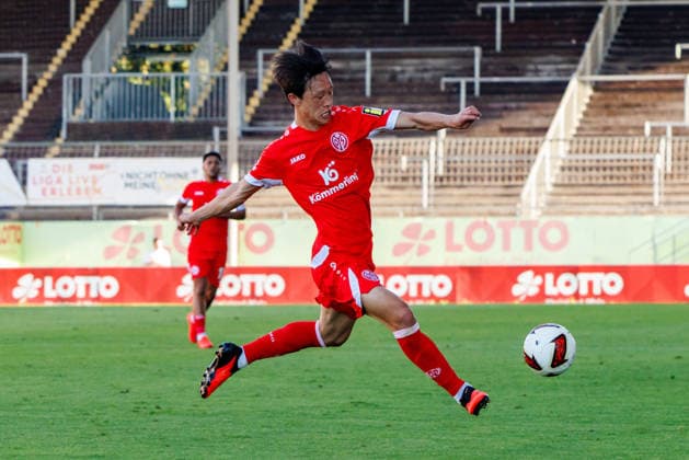 MAINZ, GERMANY - AUGUST 8: Jae-sung Lee (1. FSV Mainz 05, 7) chases the ball during the exhibition game between 1. FSV Mainz 05 vs. FC Paris at Bruchweg Stadium in preparation for the Bundesliga season 2026 27 on August 8, 2026 in Mainz, Germany. Rhineland-Palatinate Germany Copyright: xStephanxHahnex