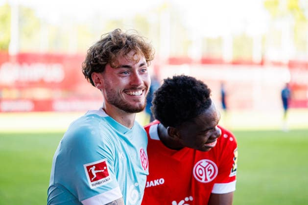 MAINZ, GERMANY - AUGUST 8: Maximilian Kinzig (1. FSV Mainz 05) and Rael Nakuzola (1. FSV Mainz 05, 47) having fun after the exhibition game between 1. FSV Mainz 05 vs. FC Paris at Bruchweg Stadium in preparation for the Bundesliga season 2026 27 on August 8, 2026 in Mainz, Germany. Rhineland-Palatinate Germany Copyright: xStephanxHahnex