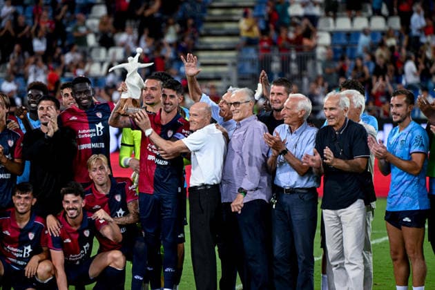 Cagliari s team celebration at the end of Serie A soccer match between Cagliari Calcio and Nice at the Unipol Domus in Cagliari, Sardinia - Saturday 8th august 2026. - Soccer  Copyright: x Â®xGianlucaxZuddas LaPressex