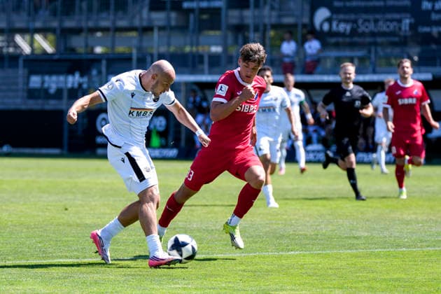 v.li.: Felix Lohkemper (SVS, 10), Max Lippert (Steinbach, 33), Zweikampf, Spielszene, Duell, duel, tackle, tackling, Dynamik, Action, Aktion, 08.08.2026, Sandhausen (Deutschland), Fussball, Regionalliga Südwest, SV Sandhausen - TSV Steinbach Haiger *** v li Felix Lohkemper SVS, 10, Max Lippert Steinbach, 33, tackle, game scene, duel, tackle, tackling, dynamics, action, 08 08 2026, Sandhausen, Germany, soccer, Regionalliga Südwest, SV Sandhausen vs. TSV Steinbach Haiger xozx