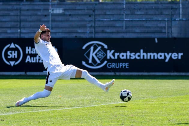 Mert Tasdelen (SVS, 11), am Ball, Freisteller, Ganzkörper, Einzelbild, Einzelfoto, Aktion, Action, 08.08.2026, Sandhausen (Deutschland), Fussball, Regionalliga Südwest, SV Sandhausen - TSV Steinbach Haiger *** Mert Tasdelen SVS, 11, on the ball, isolated figure, full-body shot, single frame, single photo, action, 08 08 2026, Sandhausen, Germany, soccer, Regionalliga Südwest, SV Sandhausen vs. TSV Steinbach Haiger xozx