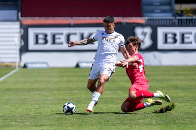 v.li.: Seyhan Yigit (SVS, 22), Max Lippert (Steinbach, 33), Zweikampf, Spielszene, Duell, duel, tackle, tackling, Dynamik, Action, Aktion, 08.08.2026, Sandhausen (Deutschland), Fussball, Regionalliga Südwest, SV Sandhausen - TSV Steinbach Haiger *** v li Seyhan Yigit SVS, 22, Max Lippert Steinbach, 33, tackle, game scene, duel, tackle, tackling, dynamics, action, 08 08 2026, Sandhausen, Germany, soccer, Regionalliga Southwest, SV Sandhausen vs. TSV Steinbach Haiger xozx