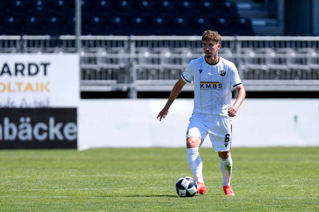 Niklas Tarnat (SVS, 6), am Ball, Freisteller, Ganzkörper, Einzelbild, Einzelfoto, Aktion, Action, 08.08.2026, Sandhausen (Deutschland), Fussball, Regionalliga Südwest, SV Sandhausen - TSV Steinbach Haiger *** Niklas Tarnat SVS, 6, on the ball, isolated figure, full-body shot, single frame, single photo, action, 08 08 2026, Sandhausen, Germany, soccer, Regionalliga Südwest, SV Sandhausen vs. TSV Steinbach Haiger xozx