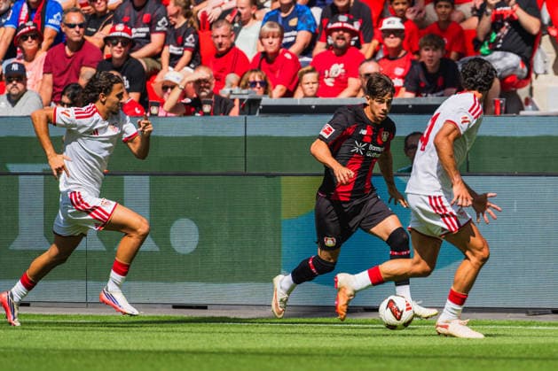 Nicolas Guillen (FC Sevillas, 27) laeuft Afonso Moreira (Bayer 04 Leverkusen, 09) hinterher, Peque (FC Sevilla, 14), Zweikampf Bayer 04 Leverkusen vs. FC Sevilla, Fussball, Saisoneroeffnungspiel, Freundschaftsspiel, Saison 2026 27, 08.08.2026, DFL REGULATIONS PROHIBIT ANY USE OF PHOTOGRAPHS AS IMAGE SEQUENCES AND OR QUASI-VIDEO, Bayer 04 Leverkusen vs. FC Sevilla, Fussball, Saisoneroeffnungsspiel, Freundschaftsspiel, Saison 2026 27, 08.08.2026 Leverkusen *** Nicolas Guillen of FC Sevilla (No. 27) is chasing Afonso Moreira of Bayer 04 Leverkusen (No. 09), Peque (FC Sevilla, 14) in a tackle during the match between Bayer 04 Leverkusen and FC Sevilla, soccer, season opener, friendly match, 2026–27 season, August 8, 2026, DFL regulations prohibit any use of photographs as image sequences and or quasi-video, Bayer 04 Leverkusen vs. FC Sevilla, soccer, season opener, friendly match, 2026–27 season, August 8, 2026, Leverkusen Copyright: xEibner-Pressefoto LukasxBaldygax EP_LBA