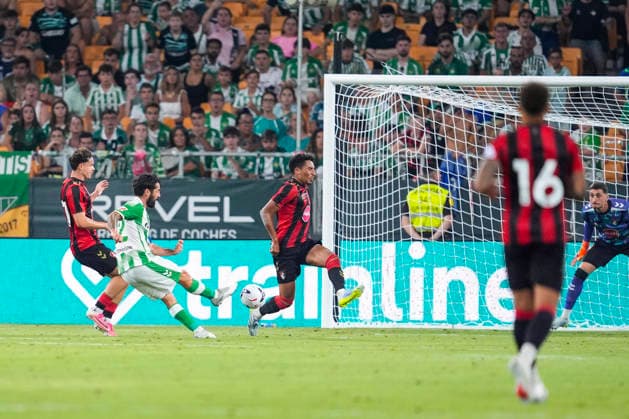 August 8, 2026, Sevilla, Sevilla, Spain: Francisco Isco Alarcon of Real Betis in action during the friendly match football match played between Real Betis and AFC Bournemouth at La Cartuja stadium on August 8, 2026, in Sevilla, Spain. Real Betis V AFC Bournemouth - Friendly Match  - ZUMAa181 20260808_zaa_a181_090 Copyright: xJoaquinxCorcherox