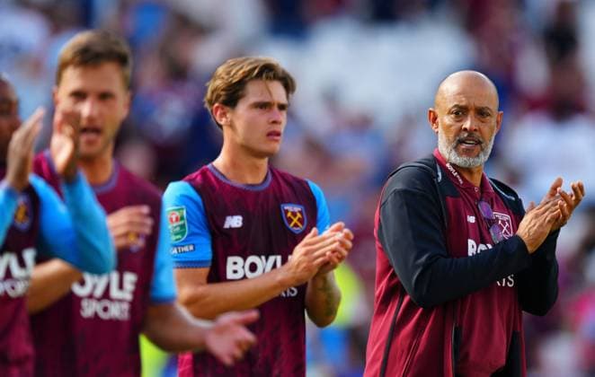 West Ham United Manager Nuno Espirito Santo applauds the fans at full time West Ham United v Portsmouth, EFL Carabao Cup, First Round, Football, London Stadium, London, UK - 08 Aug 2026London London Stadium United Kingdom EDITORIAL USE ONLY No use with unauthorised audio, video, data, fixture lists, club league logos or live services. Online in-match use limited to 120 images, no video emulation. No use in betting, games or single club league player publications.  Copyright: xJavierxGarcia Shutterstockx 17051072da