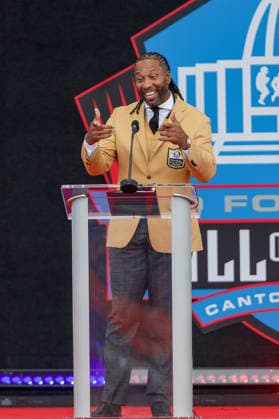 August 8, 2026: Larry Fitzgerald gives his Hall of Fame speech during the NFL, American Football Herren, USA Hall of Fame Enshrinement Ceremony at the Tom Benson Hall of Fame Stadium in Canton, OH. CSM Canton USA - ZUMAc04_ 20260808_zma_c04_224 Copyright: xJonathanxMailhesx