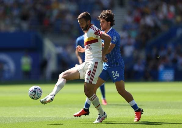 Pre Season Friendly - Brighton & Hove Albion v AS Roma BRIGHTON, ENGLAND, AUGUST 8: Bryan Cristante of AS Roma battles for the ball with Ferdi Kadioglu of Brighton & Hove Albion during the Pre Season Friendly match between Brighton & Hove Albion v AS Roma at AMEX Community Stadium, Brighton on 8 August. (Photo by Daniel Weir) Brighton AMEX Community Stadium United Kingdom Copyright: xDanielxWeir SportsxPressxPhotox Sportspressphoto_SPR202540