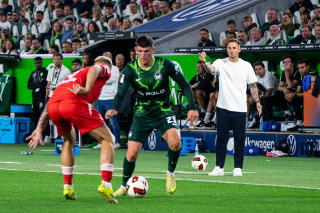 Tobias Strobl (VFL Wolfsburg, Trainer) kann nicht zufrieden sein mit dem Auftakt 08.08.2026, VFL Wolfsburg vs 1. FC Kaiserslautern, Fussball, 2. Bundesliga, Volkswagen Arena, Wolfsburg DFL regulations prohibit any use of photographs as image sequences and or quasi-video. *** Tobias Strobl, VFL Wolfsburg; Coach Cannot Be Satisfied with the Season Opener, August 8, 2026, VFL Wolfsburg vs. 1. FC Kaiserslautern, Soccer, 2. Bundesliga, Volkswagen Arena, Wolfsburg. DFL regulations prohibit any use of photographs as image sequences and or quasi-video. Copyright: HMBxMedia xFinnxWeidmann