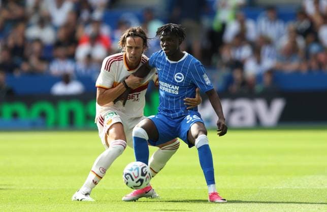 Pre Season Friendly - Brighton & Hove Albion v AS Roma BRIGHTON, ENGLAND, AUGUST 8: Zadok Yohanna of Brighton & Hove Albion battles for the ball Filippo Reale of AS Roma during the Pre Season Friendly match between Brighton & Hove Albion v AS Roma at AMEX Community Stadium, Brighton on 8 August. (Photo by Daniel Weir) Brighton AMEX Community Stadium United Kingdom Copyright: xDanielxWeir SportsxPressxPhotox Sportspressphoto_SPR202625