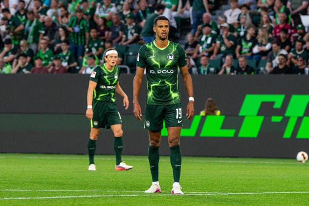 Neue Kollegen in Wolfsburg: Robert Glatzel (VFL Wolfsburg, 19) und Fabian Reese (VFL Wolfsburg, 11) 08.08.2026, VFL Wolfsburg vs 1. FC Kaiserslautern, Fussball, 2. Bundesliga, Volkswagen Arena, Wolfsburg DFL regulations prohibit any use of photographs as image sequences and or quasi-video. *** New Teammates in Wolfsburg: Robert Glatzel (VFL Wolfsburg), 19, and Fabian Reese (VFL Wolfsburg), 11, August 8, 2026, VFL Wolfsburg vs. 1. FC Kaiserslautern, Soccer, 2. Bundesliga, Volkswagen Arena, Wolfsburg DFL regulations prohibit any use of photographs as image sequences and or quasi-video Copyright: HMBxMedia xFinnxWeidmann