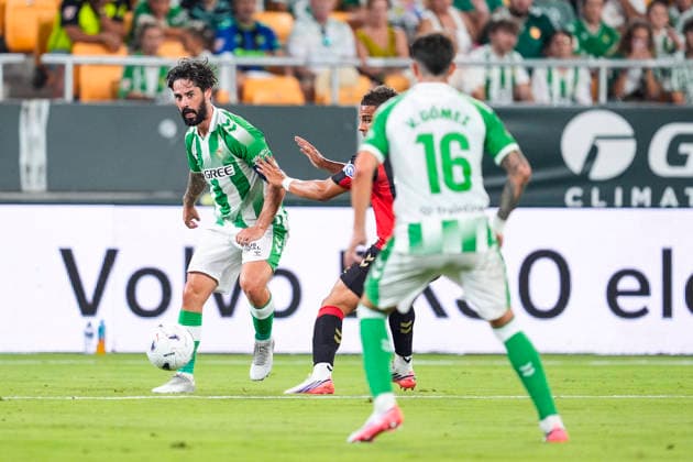 August 8, 2026, Sevilla, Sevilla, Spain: Francisco Isco Alarcon of Real Betis in action during the friendly match football match played between Real Betis and AFC Bournemouth at La Cartuja stadium on August 8, 2026, in Sevilla, Spain. Real Betis V AFC Bournemouth - Friendly Match  - ZUMAa181 20260808_zaa_a181_107 Copyright: xJoaquinxCorcherox