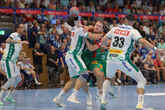 08.08.2026, xtgx, Handball Turnier, SC Magdeburg - SC DHfK Leipzig emspor, v.l. Matej Klima (Leipzig, 13), Felix Claar (Magdeburg, 7) Zweikampf, Duell, Kampf, tackle Lößnitz *** August 8, 2026, xtgx, Handball Tournament, SC Magdeburg vs. SC DHfK Leipzig emspor, from left: Matej Klima (Leipzig), 13, Felix Claar (Magdeburg), 7; duel, battle, tackle, Lößnitz