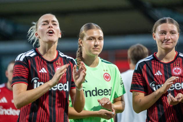 08.08.2026, xhfmx, Fussball UEFA WCLQ, Eintracht Frankfurt - Malmö FF v.l. Die Eintracht Frauen feiern den Heimsieg gegen Malmö. Laura Freigang (Eintracht Frankfurt, 10). Katharina Jeppe (Eintracht Frankfurt, 30). Tessa Zimmermann (Eintracht Frankfurt, 31) (DFL DFB REGULATIONS PROHIBIT ANY USE OF PHOTOGRAPHS as IMAGE SEQUENCES and or QUASI-VIDEO) Frankfurt *** August 8, 2026, xhfmx, Soccer UEFA WCLQ, Eintracht Frankfurt vs. Malmö FF. The Eintracht women celebrate their home victory against Malmö. Laura Freigang, Eintracht Frankfurt, 10; Katharina Jeppe, Eintracht Frankfurt, 30; Tessa Zimmermann, Eintracht Frankfurt, 31 DFL DFB REGULATIONS PROHIBIT ANY USE OF PHOTOGRAPHS AS IMAGE SEQUENCES AND OR QUASI-VIDEO Frankfurt