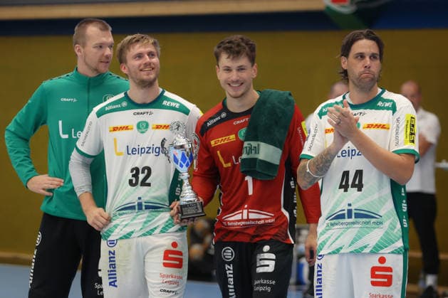 08.08.2026, xtgx, Handball Turnier, SC Magdeburg - SC DHfK Leipzig emspor, v.l. Leipzig um Tomas Mrkva (Leipzig, 16) Franz Semper (Leipzig, 32), Daniel Guretzky, Dean Bombac (Leipzig) SIegerehrung 2. Platz Lößnitz *** August 8, 2026, xtgx, Handball Tournament, SC Magdeburg vs. SC DHfK Leipzig emspor, from left: Leipzig’s Tomas Mrkva, Leipzig’s Franz Semper (16), 32, Daniel Guretzky, Dean Bombac (Leipzig), Award Ceremony for 2nd Place: Lößnitz