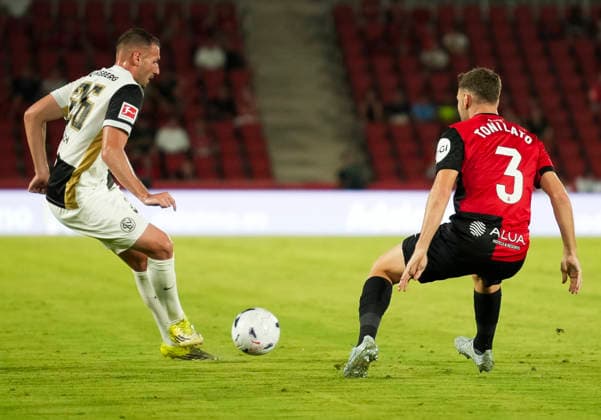 ESP: RCD Mallorca vs Elversberg Pre Season match 2026 2027 Luca Sirch of Elversberg is defended by Toni Lato during Pre Season match between RCD Mallorca and Elversberg played at Estadio de Son Moix, on August 08, 2026 Palma de Mallorca, Spain. Palma de Mallorca Spain Football *** ESP RCD Mallorca vs. Elversberg, 2026–2027 Preseason Match: Luca Sirch of Elversberg is marked by Toni Lato during the preseason match between RCD Mallorca and Elversberg played at Estadio de Son Moix, on August 8, 2026, in Palma de Mallorca, Spain. Palma de Mallorca, Spain. Soccer Copyright: xNandoxTorresx
