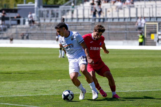 v.li.: Arianit Ferati (SVS, 47), Serkan Firat (Steinbach, 11), Zweikampf, Spielszene, Duell, duel, tackle, tackling, Dynamik, Action, Aktion, 08.08.2026, Sandhausen (Deutschland), Fussball, Regionalliga Südwest, SV Sandhausen - TSV Steinbach Haiger *** v li Arianit Ferati SVS, 47, Serkan Firat Steinbach, 11, tackle, game scene, duel, tackle, tackling, dynamics, action, 08 08 2026, Sandhausen, Germany, soccer, Regionalliga Southwest, SV Sandhausen vs. TSV Steinbach Haiger xozx