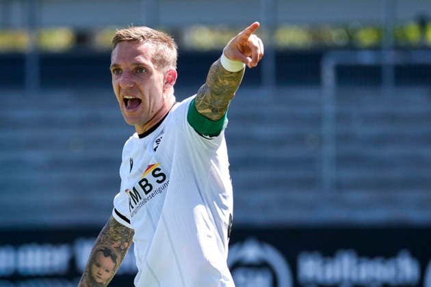 Marco Kehl-Gomez (SVS, 33, Kapitän), gibt Anweisungen, gestikuliert, mit den Armen gestikulieren, Einzelbild, Einzelfoto, Aktion, Action, 08.08.2026, Sandhausen (Deutschland), Fussball, Regionalliga Südwest, SV Sandhausen - TSV Steinbach Haiger *** Marco Kehl Gomez SVS, 33, captain, giving instructions, gesturing with his arms, single frame, single photo, action, 08 08 2026, Sandhausen, Germany, soccer, Regionalliga Southwest, SV Sandhausen vs. TSV Steinbach Haiger xozx