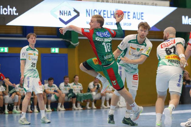 08.08.2026, xtgx, Handball Turnier, SC Magdeburg - SC DHfK Leipzig emspor, v.l. Gisli Thorgeir Kristjansson (Magdeburg, 10) wirft Tor, Torschuetze, erzielt Tor, Treffer, scores the goal Lößnitz *** August 8, 2026, xtgx, Handball Tournament, SC Magdeburg vs. SC DHfK Leipzig emspor, from left: Gisli, Thorgeir, Kristjansson (Magdeburg), 10 takes a shot, goal scorer, scores a goal, Lößnitz